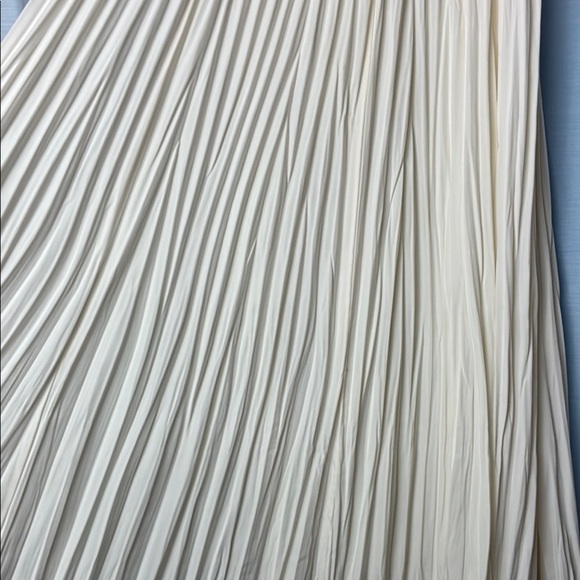 Chic Cream Maxi Skirt - Picture 4 of 7